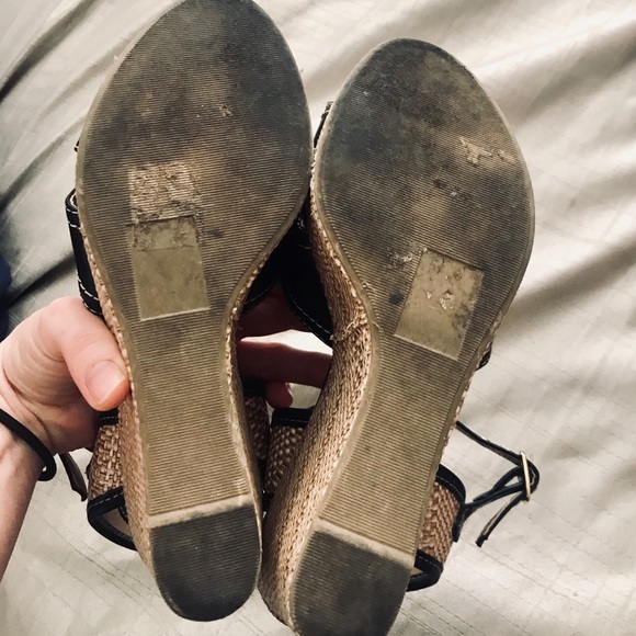 Tan & Black Wedges 💕 - Picture 6 of 6